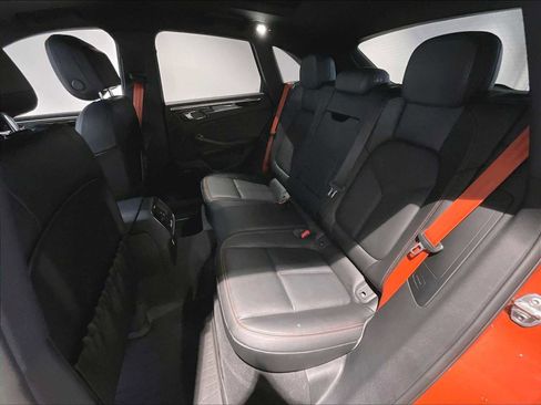 Used 2025 Porsche Macan image 31