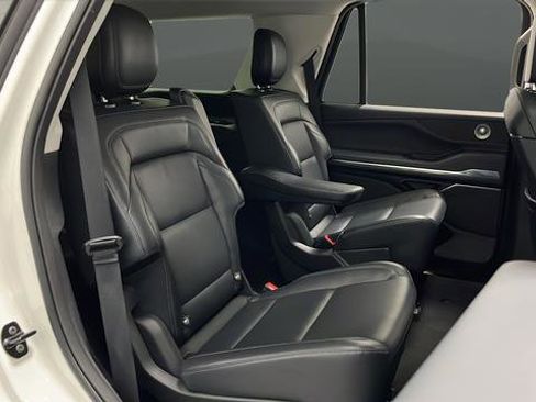 Used 2025 Lincoln Navigator Reserve image 23