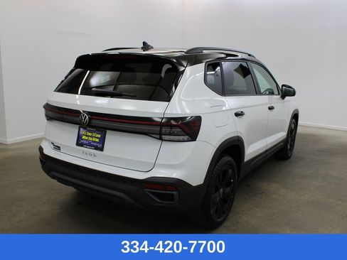 New 2026 Volkswagen Taos SE image 4