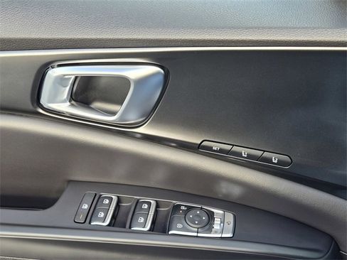 New 2026 Kia Carnival SX image 18