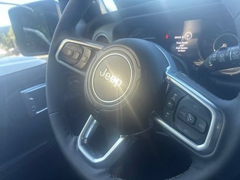 Used 2026 Jeep Wrangler Unlimited Sahara AWD/4WD image 9