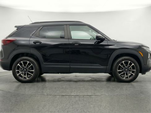 Used 2025 Chevrolet TrailBlazer LT FWD image 11