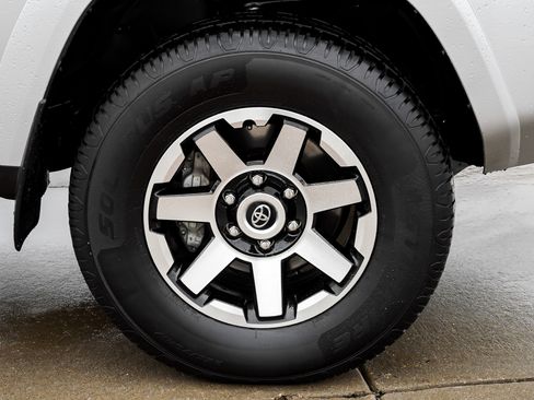 Certified 2024 Toyota 4Runner TRD Off-Road AWD/4WD image 10