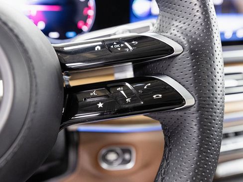 Used 2025 Mercedes-Benz GLS 580 4MATIC image 13