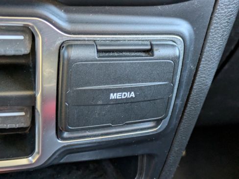 Used 2019 Jeep Wrangler Unlimited Sahara image 27