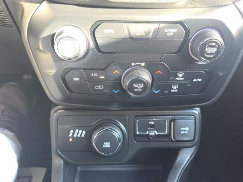 Used 2020 Jeep Renegade Latitude w/ Cold Weather Group image 13