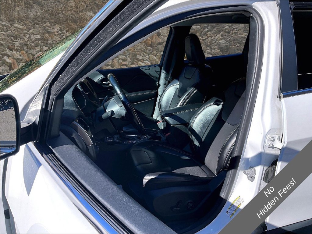 Used 2019 Jeep Cherokee Latitude Plus FWD image 20