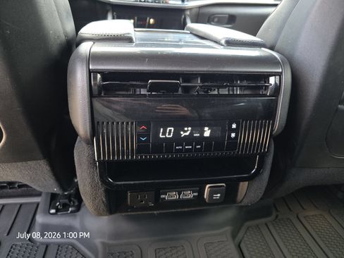 Used 2023 Jeep Wagoneer 2WD image 16