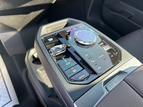 Used 2025 BMW iX M60 image 34