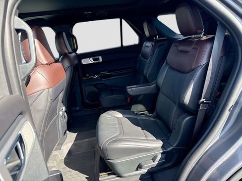 Certified 2021 Ford Explorer Platinum w/ Equipment Group 601A image 27