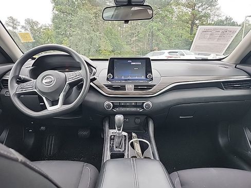 Used 2023 Nissan Altima 2.5 SV FWD image 3
