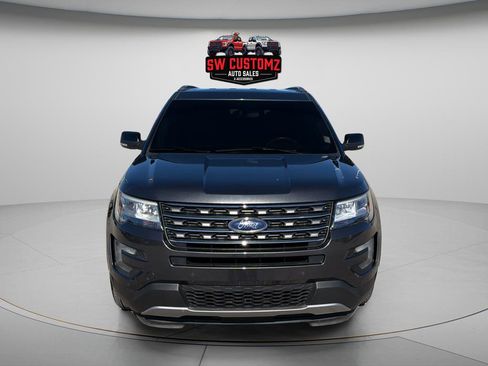 Used 2016 Ford Explorer XLT w/ Equipment Group 202A image 2