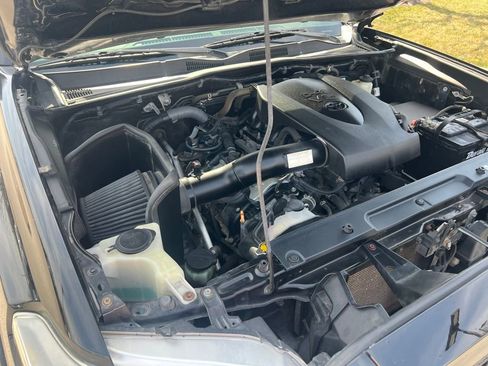 Used 2017 Toyota Tacoma TRD Sport image 44