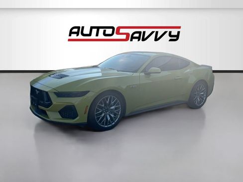 Used 2025 Ford Mustang GT Premium RWD image 3