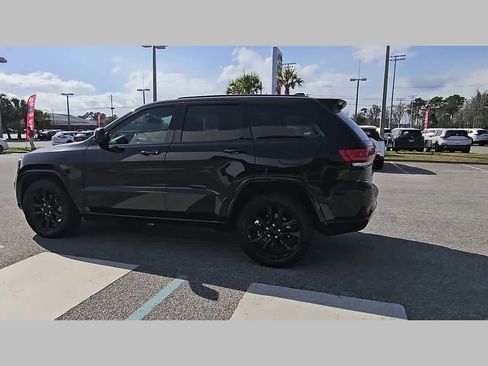Used 2021 Jeep Grand Cherokee Laredo X image 26