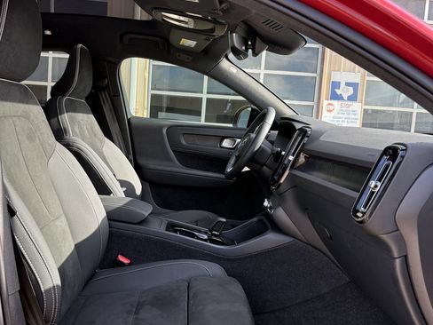 Used 2023 Volvo C40 P8 Recharge Plus AWD/4WD image 29
