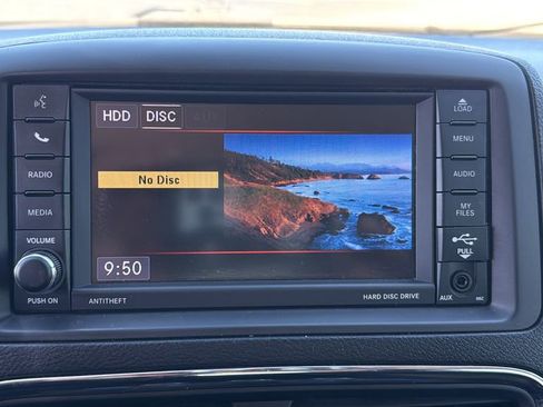 Used 2020 Dodge Grand Caravan SE image 23