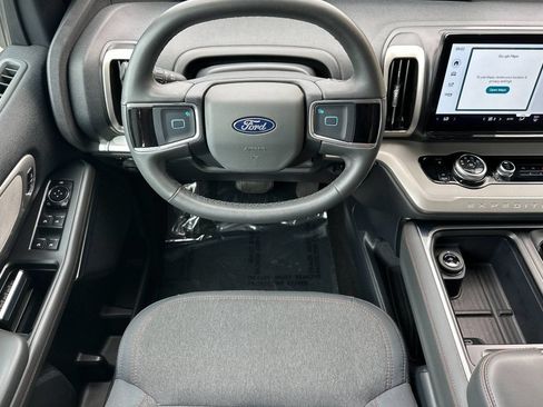 Used 2025 Ford Expedition Active AWD/4WD image 18