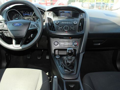 Used 2015 Ford Focus SE FWD image 8