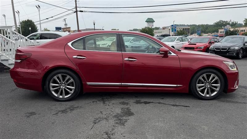 Used 2013 Lexus LS 460 AWD w/ Comfort Pkg image 6