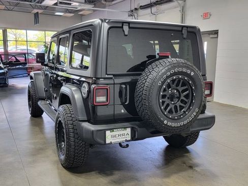 Used 2018 Jeep Wrangler Unlimited Sport S AWD/4WD image 7