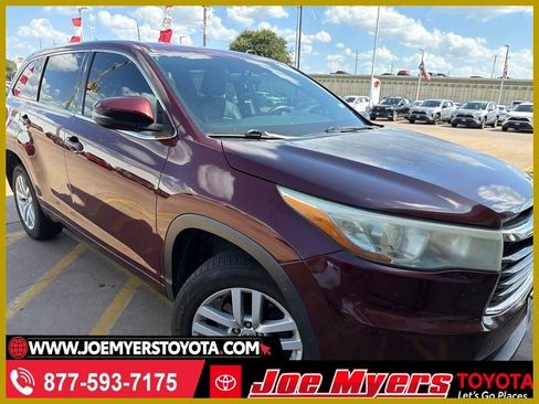 Used 2015 Toyota Highlander LE FWD image 1