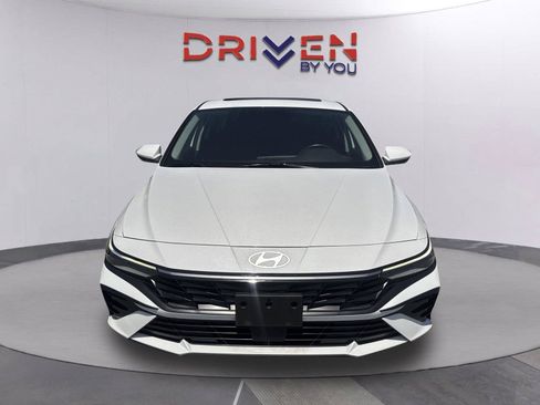 Used 2025 Hyundai Elantra SEL FWD image 9