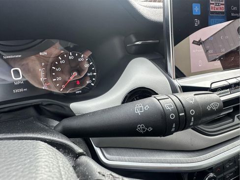 Used 2025 Jeep Compass Limited image 18