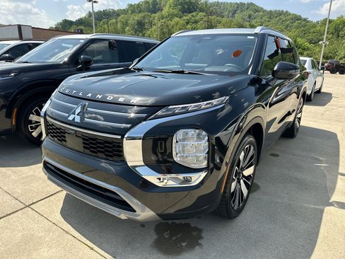 Used 2025 Mitsubishi Outlander AWD image 6
