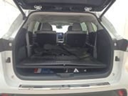 Used 2022 Toyota Highlander XLE AWD/4WD image 5