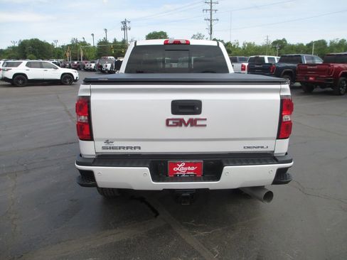 Used 2019 GMC Sierra 2500 Denali w/ Duramax Plus Package AWD/4WD image 7