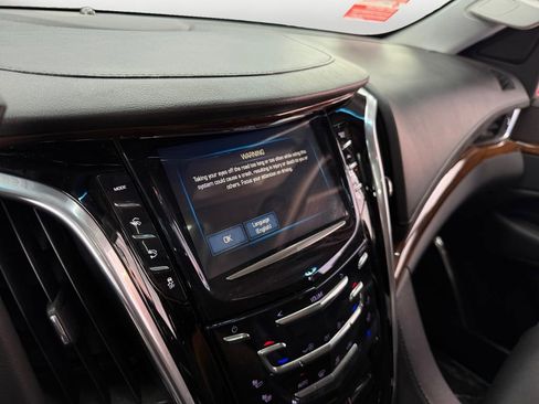 Used 2018 Cadillac Escalade Premium Luxury RWD image 25