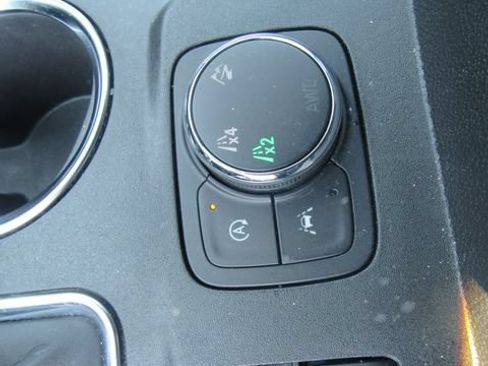 Used 2023 Chevrolet Traverse LT AWD/4WD image 17