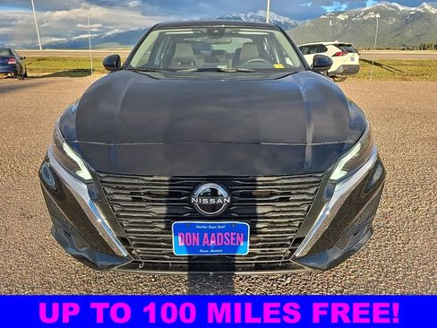 Used 2023 Nissan Altima 2.5 SV image 2