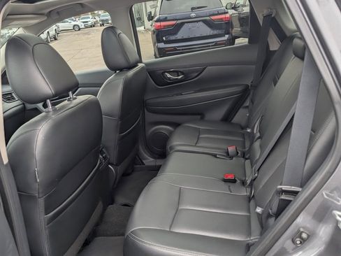 Used 2019 Nissan Rogue SL w/ Premium Package image 15