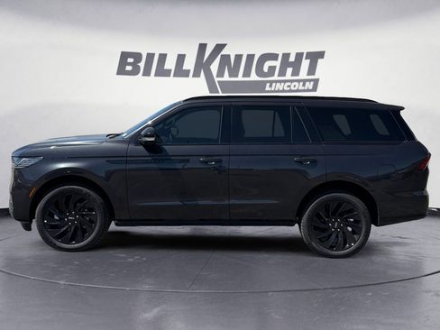New 2026 Lincoln Navigator Reserve AWD/4WD image 2