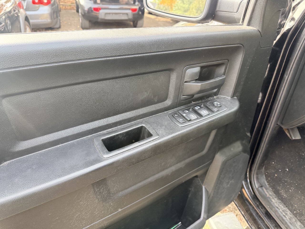 Used 2019 RAM 1500 Express AWD/4WD image 9