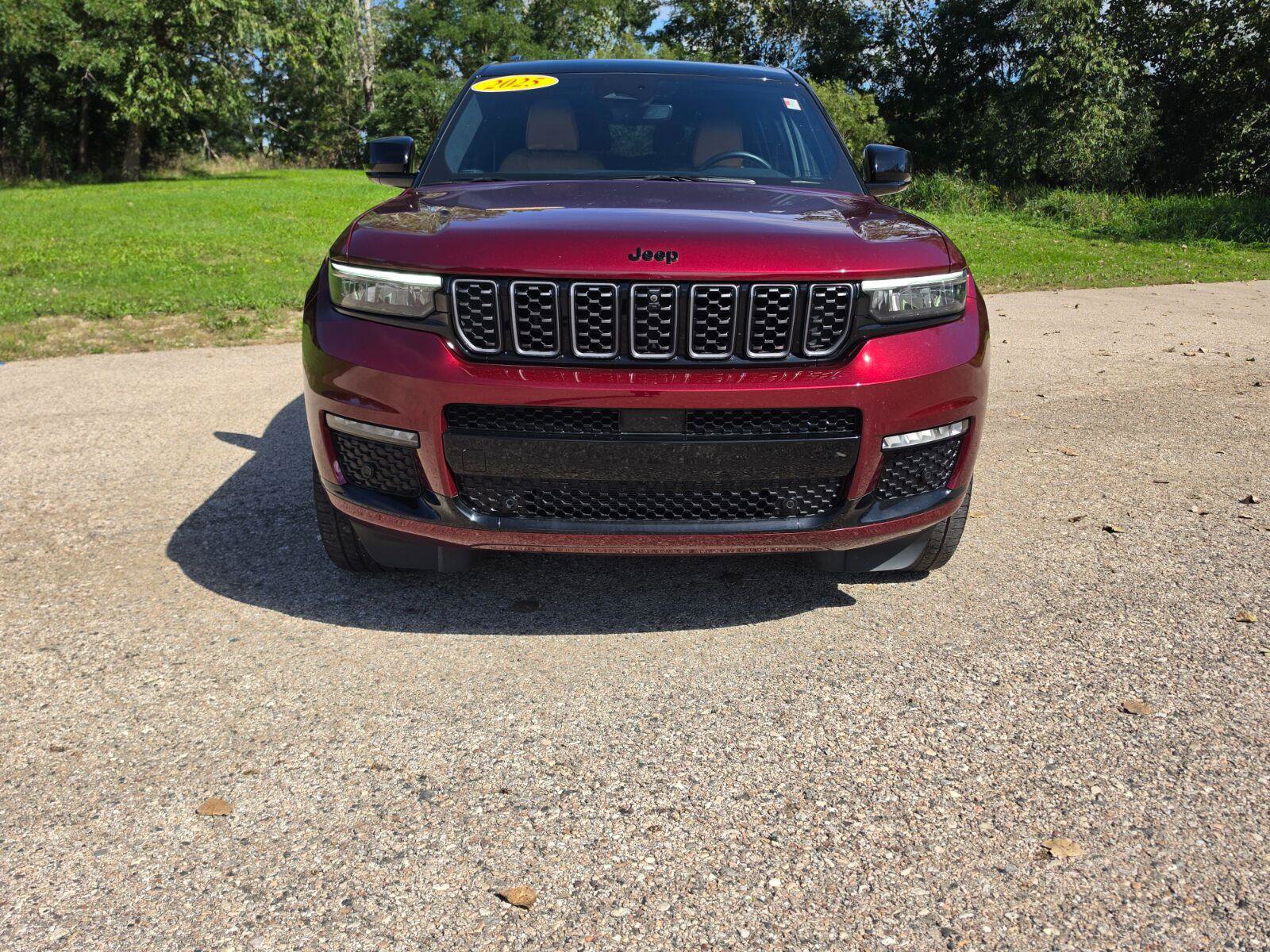 Used 2025 Jeep Grand Cherokee L Summit AWD/4WD image 8