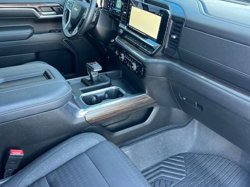 Used 2022 Chevrolet Silverado 1500 LT AWD/4WD image 19