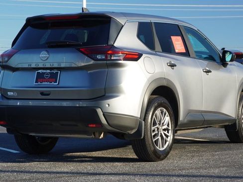 Used 2025 Nissan Rogue S image 5