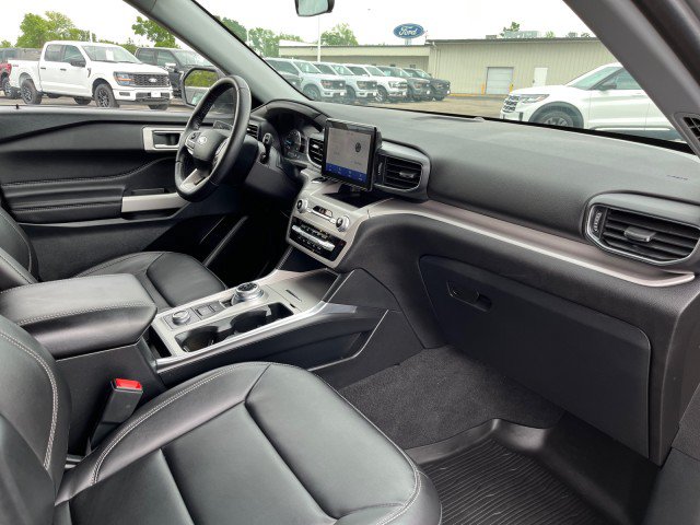 Used 2023 Ford Explorer XLT w/ Equipment Group 202A AWD/4WD image 21