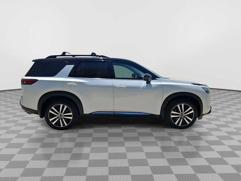 Used 2025 Nissan Pathfinder Platinum AWD/4WD image 16