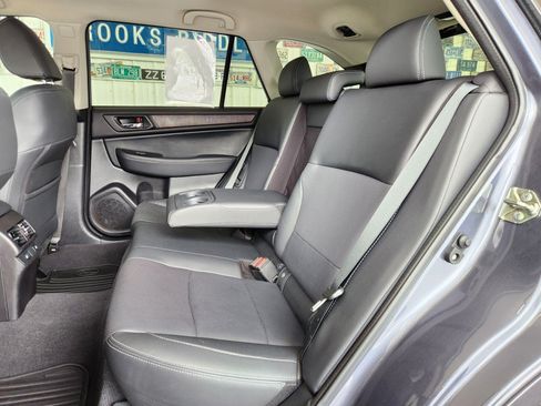 Used 2016 Subaru Outback 2.5i Limited AWD/4WD image 6