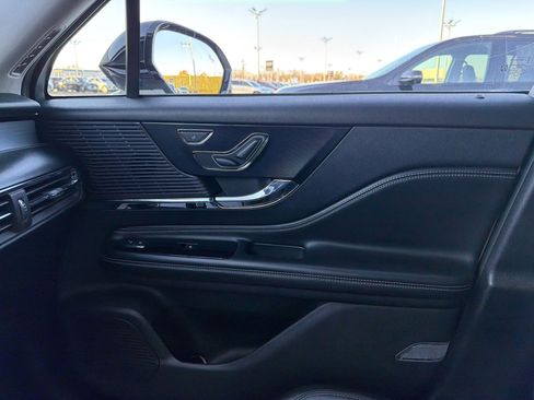 Used 2021 Lincoln Corsair FWD w/ Premium Package image 22