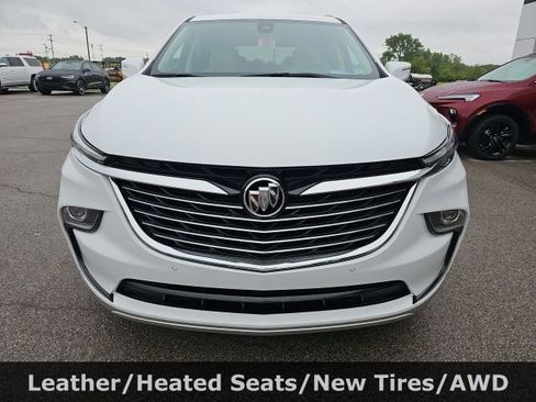 Used 2022 Buick Enclave Essence image 2
