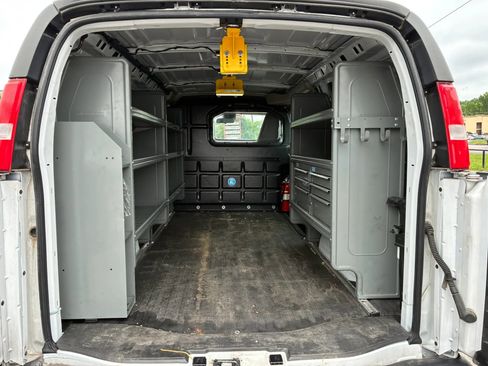 Used 2022 Chevrolet Express 2500 w/ Driver Convenience Package RWD image 4
