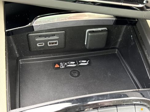 Used 2023 Buick Envision Avenir AWD/4WD image 32