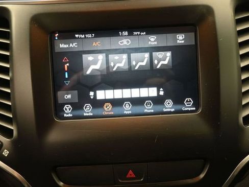 Used 2019 Jeep Cherokee Latitude w/ Popular Appearance Group FWD image 4