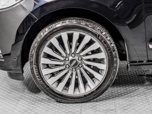 Used 2018 Lincoln Navigator Reserve w/ Technology Package AWD/4WD image 37