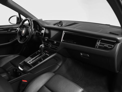 Certified 2023 Porsche Macan Turbo AWD/4WD image 24